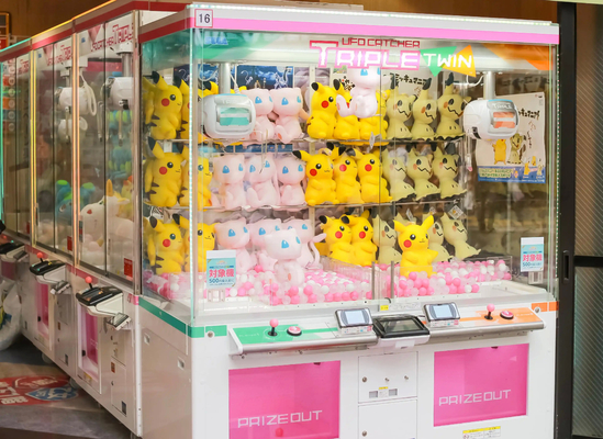 Granen met klauwmachines Fun UFO Catcher Machines geïnstalleerd in afdelingen Retail of Wholesale